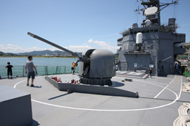 艦首方向より前甲板　76mm砲