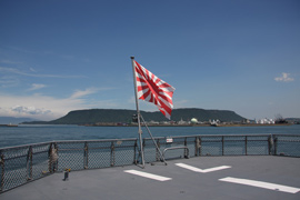 艦尾の自衛艦旗