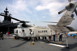 飛行甲板上で展示　SH-60K