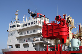 船中央部　舷側設置式油回収器